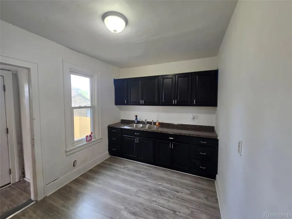 15 E Goodell Ecorse City MI 48229