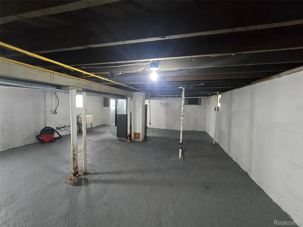 15 E Goodell Ecorse City MI 48229