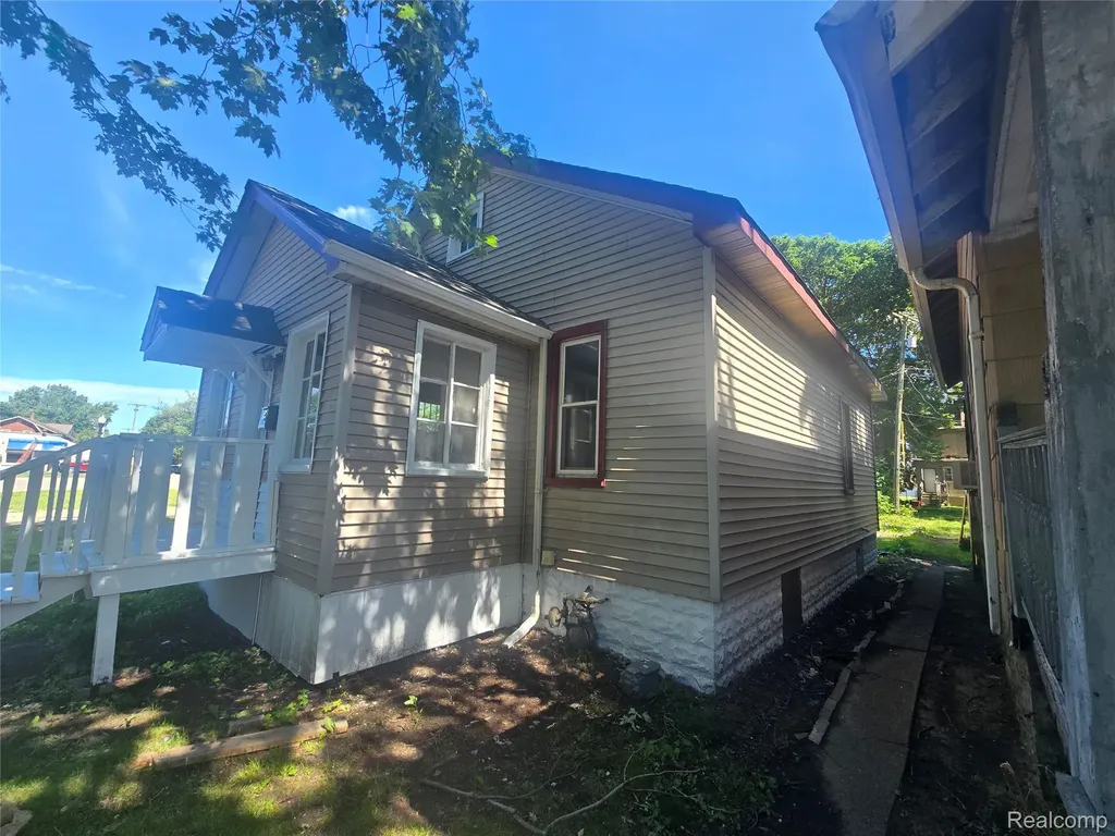 15 E Goodell Ecorse City MI 48229