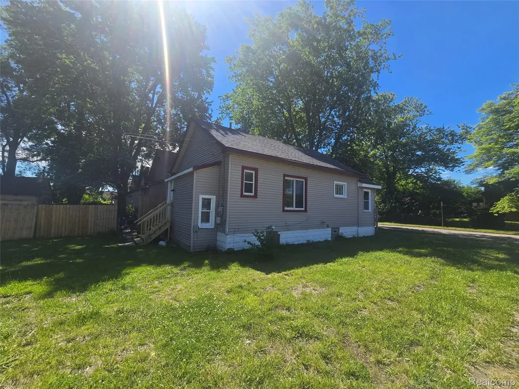 15 E Goodell Ecorse City MI 48229
