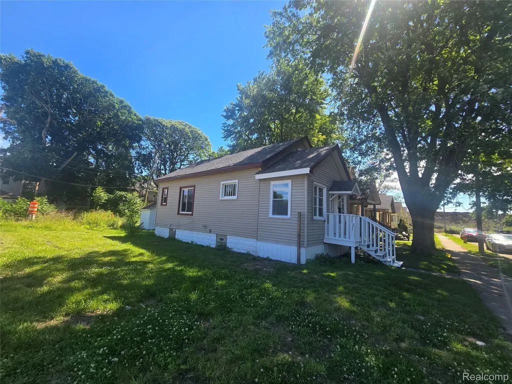 15 E Goodell Ecorse City MI 48229