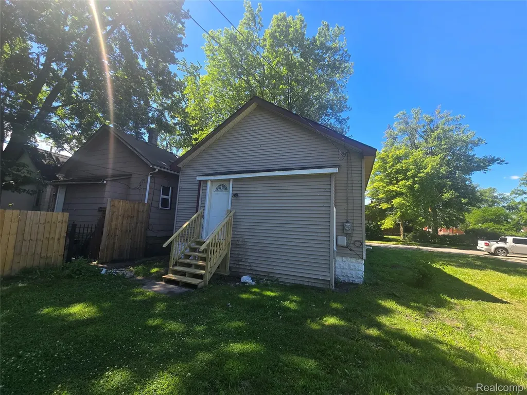 15 E Goodell Ecorse City MI 48229