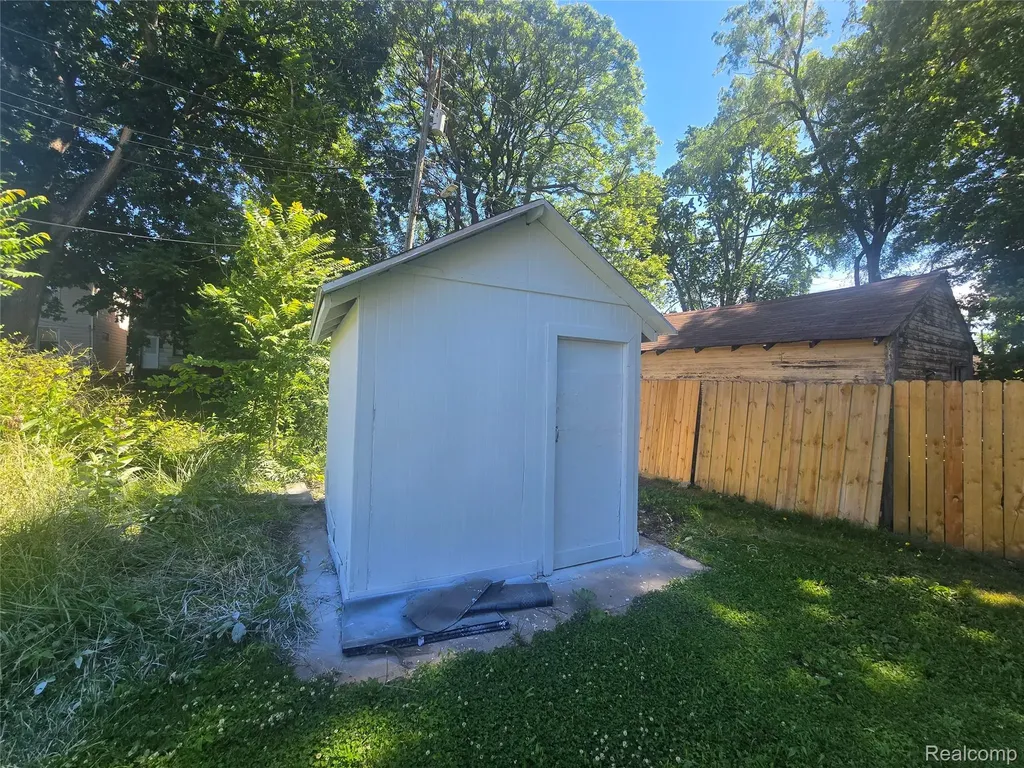 15 E Goodell Ecorse City MI 48229