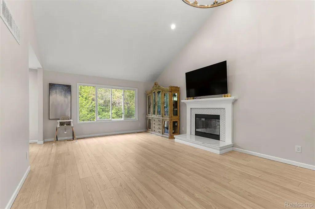 7978 Hoffman Drive Waterford Charter Township MI 48327