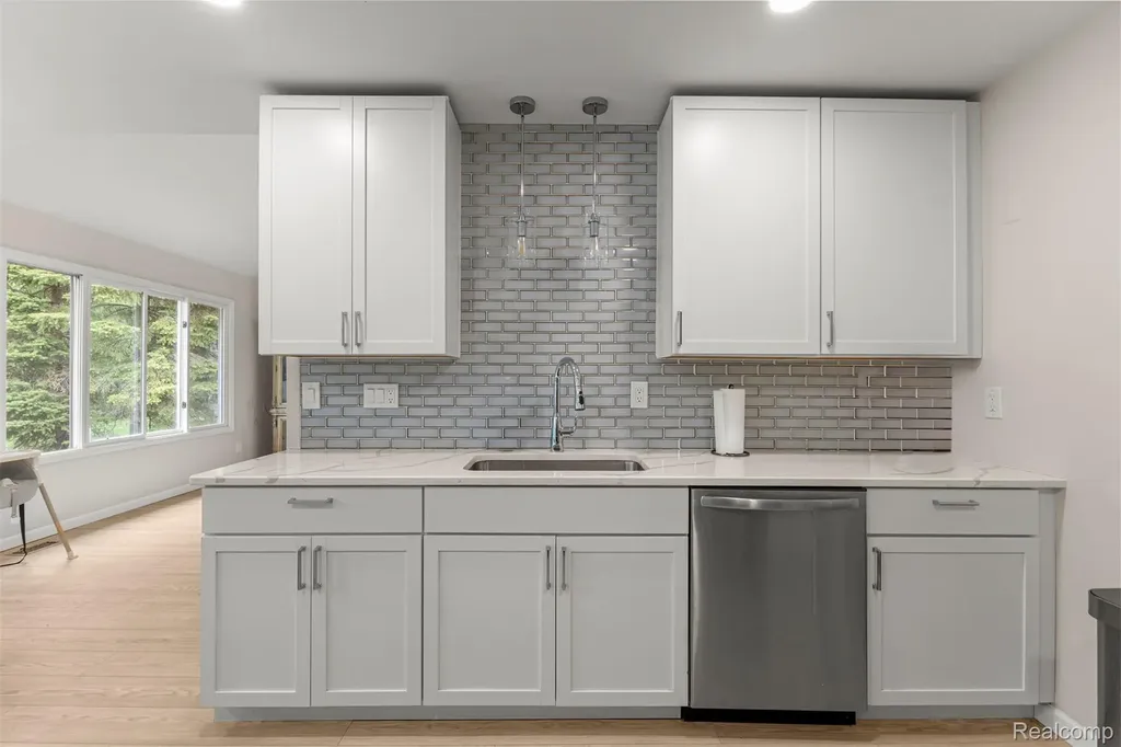 7978 Hoffman Drive Waterford Charter Township MI 48327