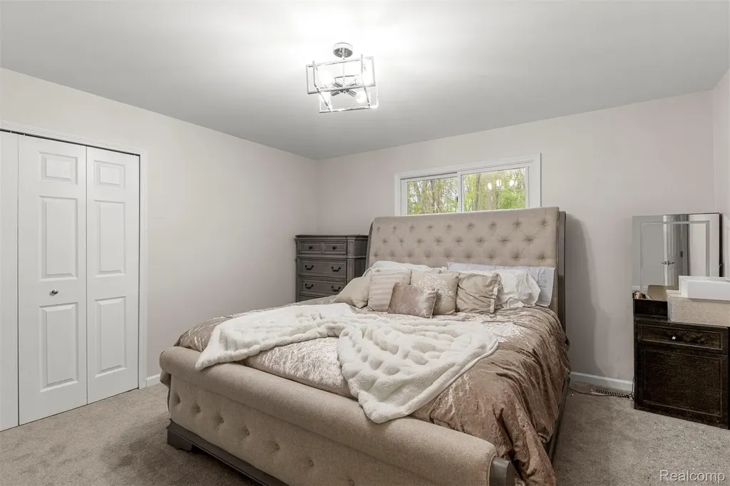 7978 Hoffman Drive Waterford Charter Township MI 48327