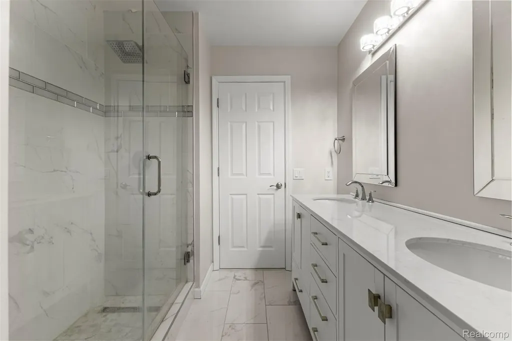 7978 Hoffman Drive Waterford Charter Township MI 48327