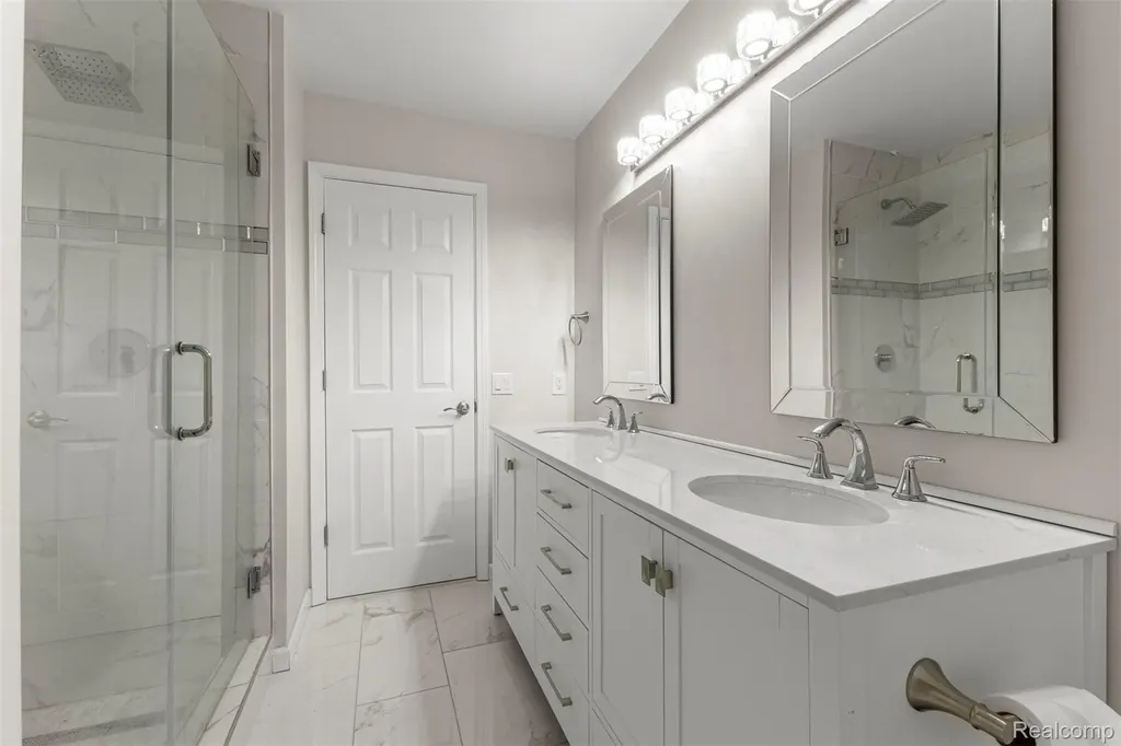 7978 Hoffman Drive Waterford Charter Township MI 48327