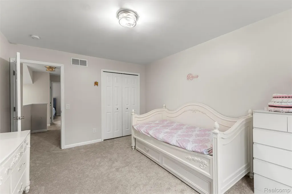7978 Hoffman Drive Waterford Charter Township MI 48327