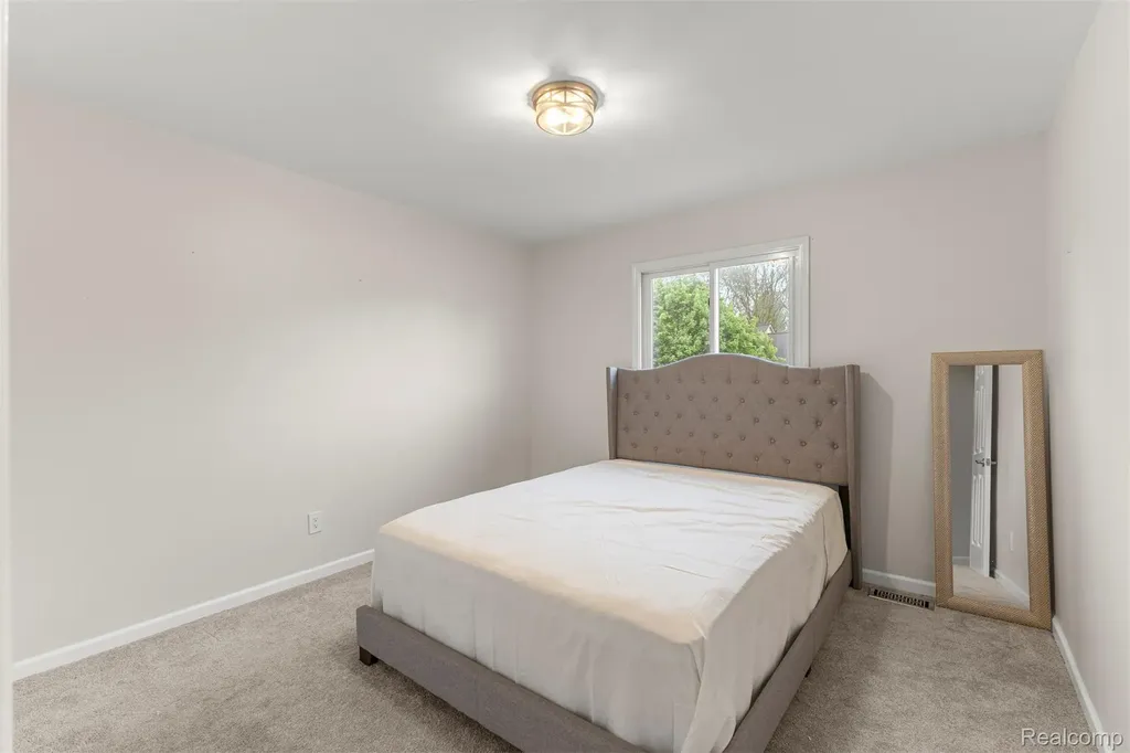 7978 Hoffman Drive Waterford Charter Township MI 48327