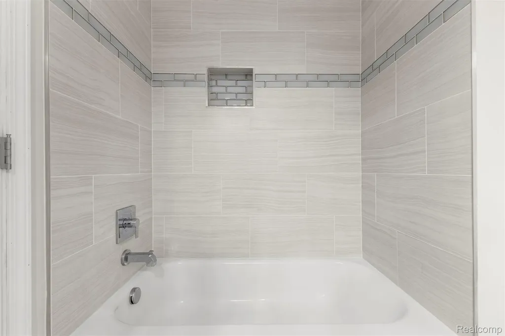 7978 Hoffman Drive Waterford Charter Township MI 48327