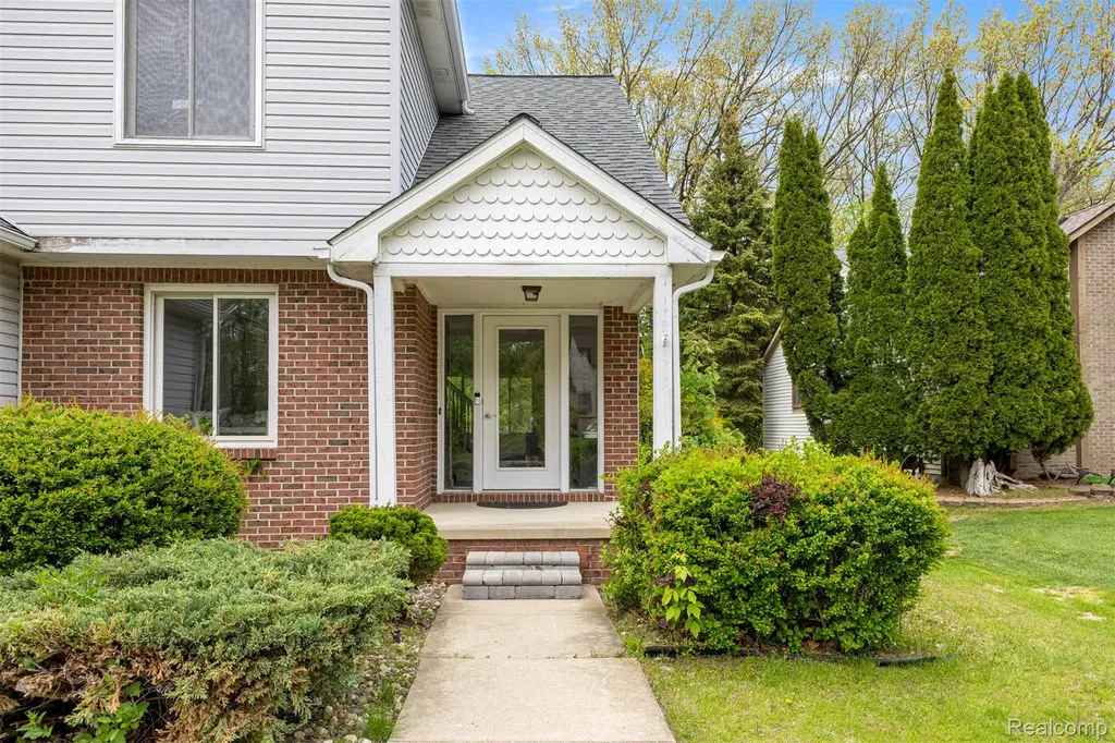 7978 Hoffman Drive Waterford Charter Township MI 48327