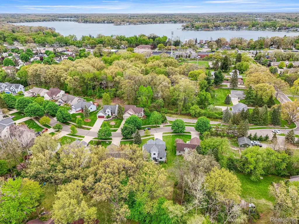 7978 Hoffman Drive Waterford Charter Township MI 48327