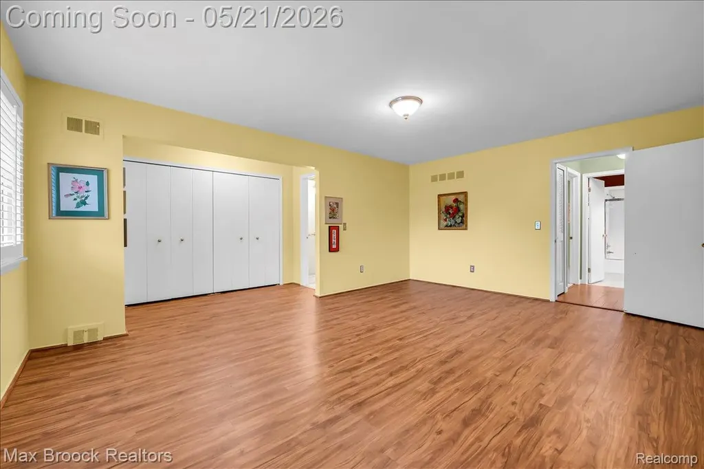 1711 Huntingwood Lane Bloomfield Charter Township MI 48304