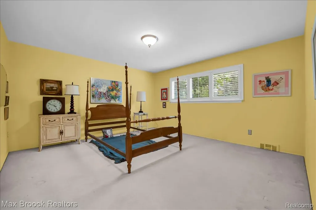 1711 Huntingwood Lane Bloomfield Charter Township MI 48304