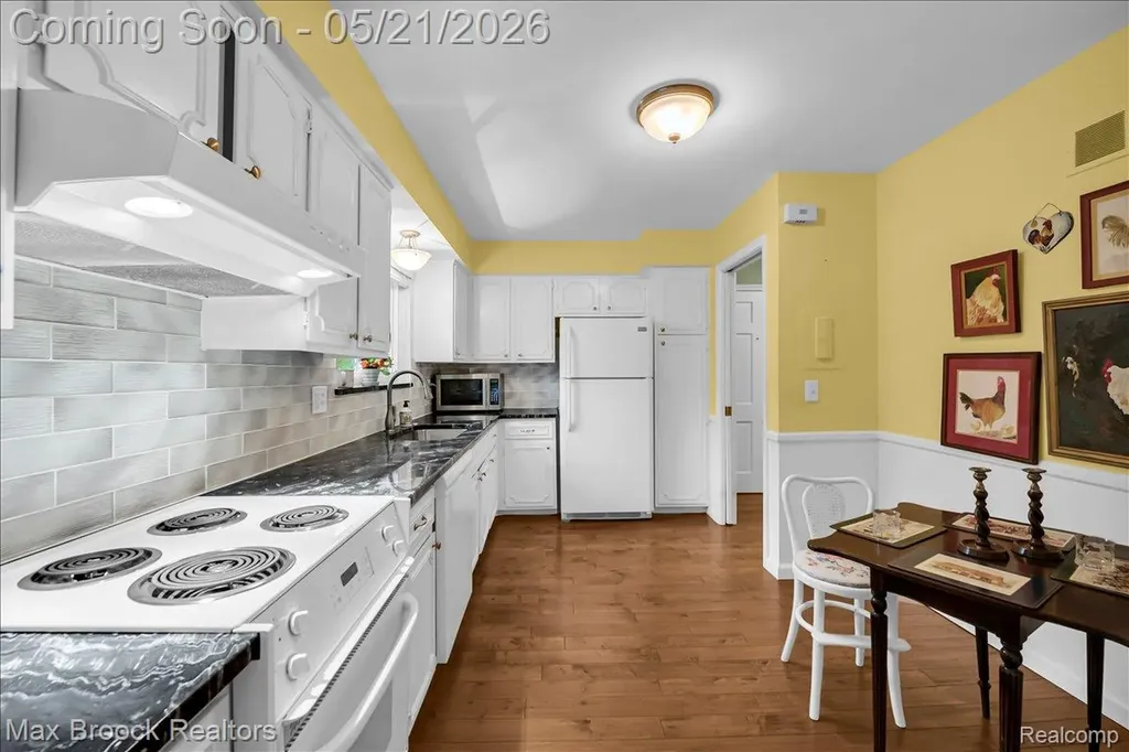 1711 Huntingwood Lane Bloomfield Charter Township MI 48304