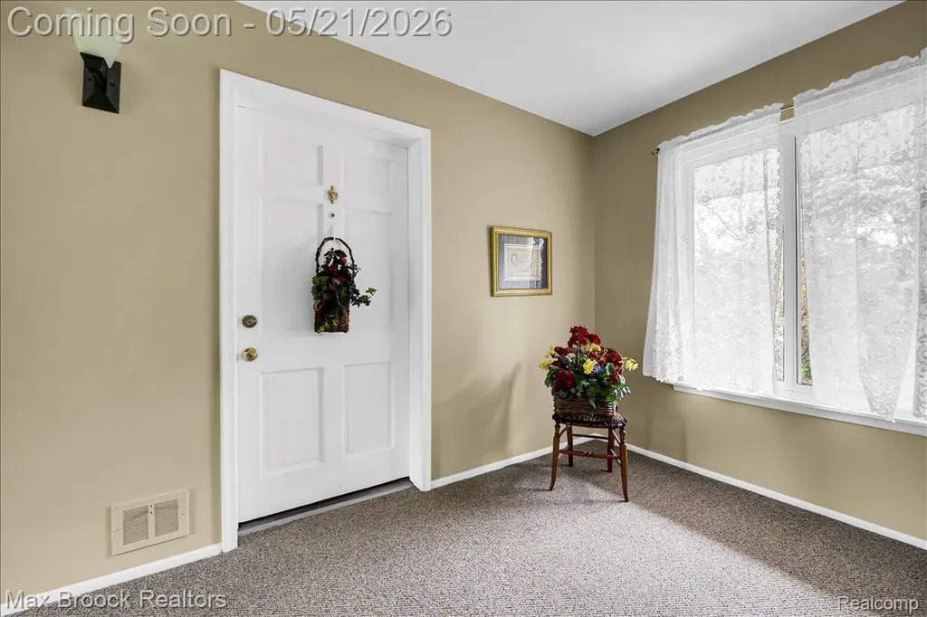 1711 Huntingwood Lane Bloomfield Charter Township MI 48304