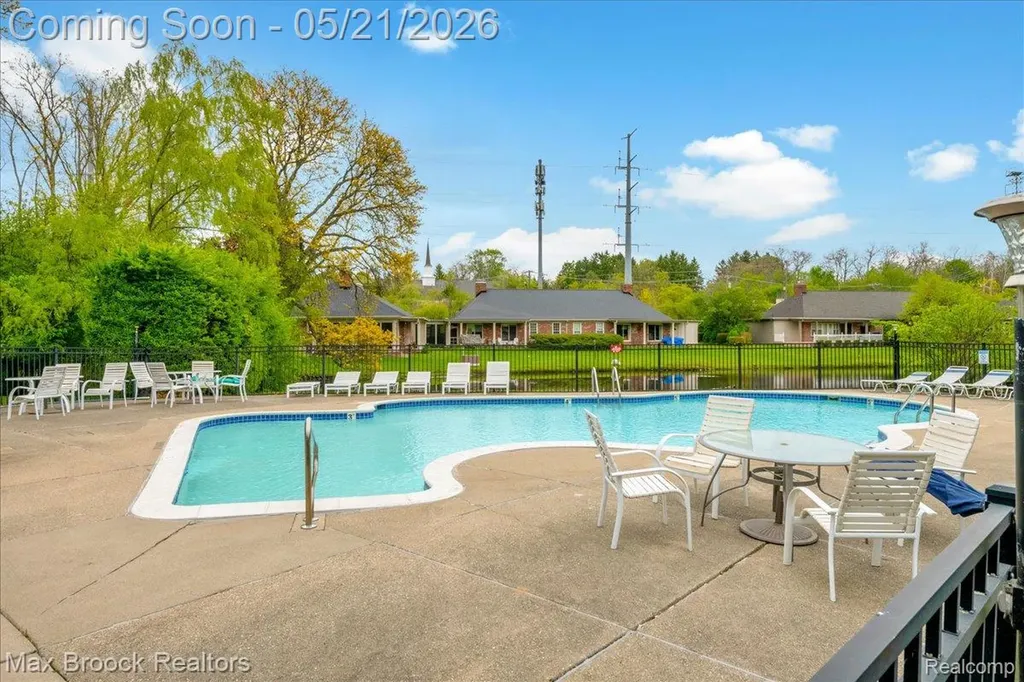 1711 Huntingwood Lane Bloomfield Charter Township MI 48304