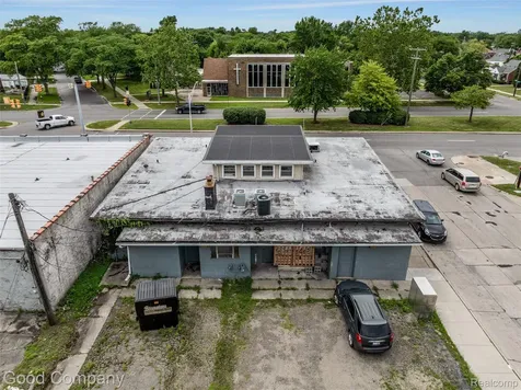 19898 Kelly Road Harper Woods City MI 48225