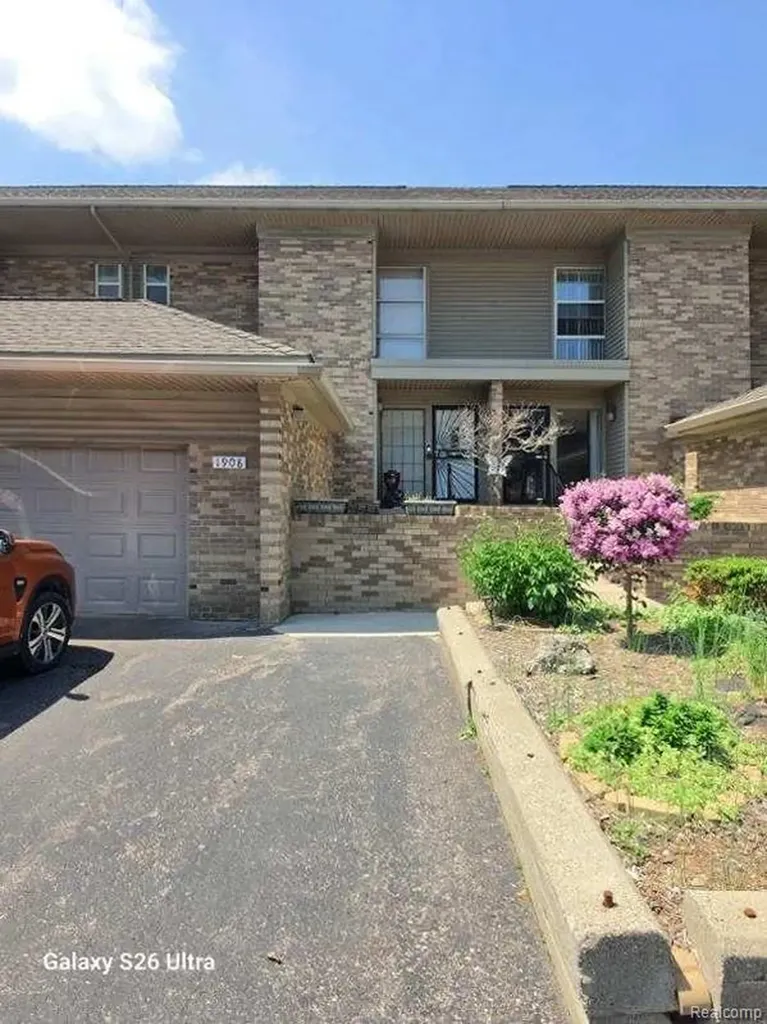 1908 Thornhill Place Detroit City MI 48207