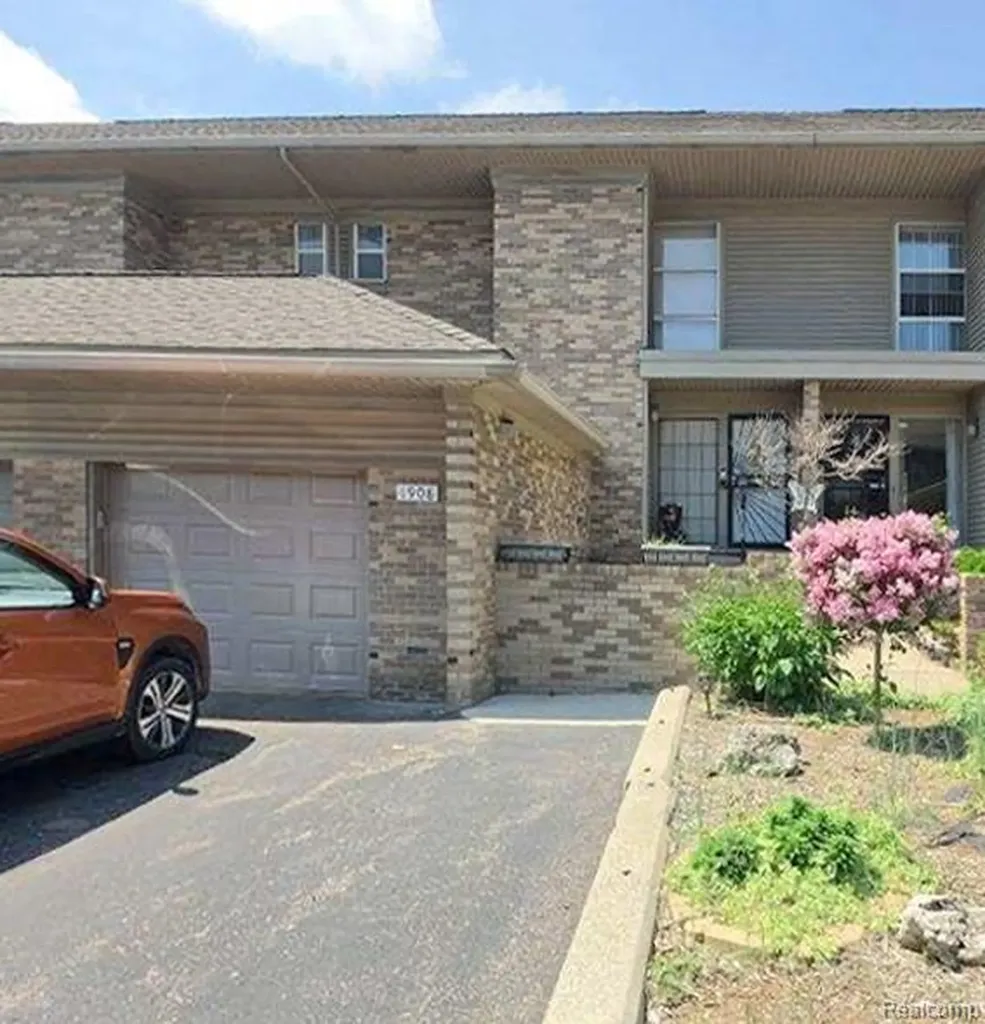 1908 Thornhill Place Detroit City MI 48207