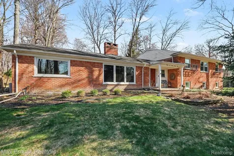 22724 King Richard Court Beverly Hills Village MI 48025
