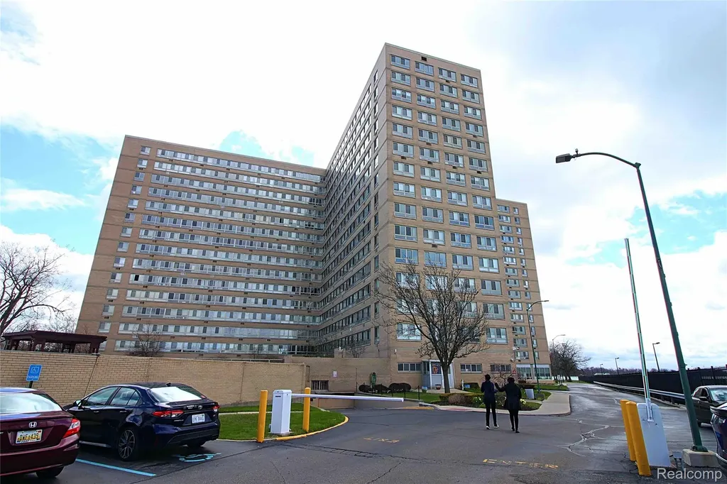 8900 E Jefferson Avenue N Detroit City MI 48214