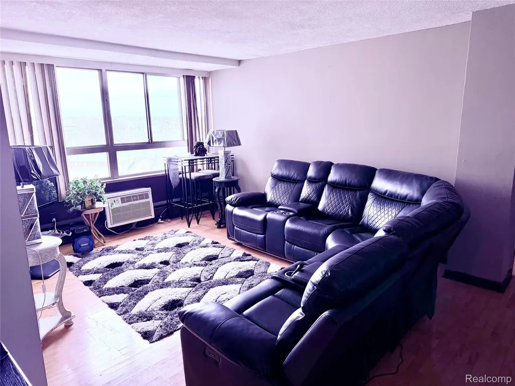 8900 E Jefferson Avenue N Detroit City MI 48214