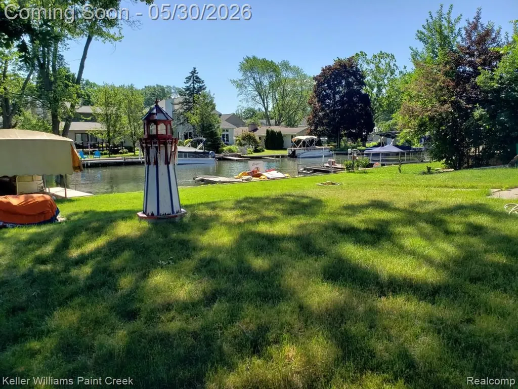 1867 Rustic Lane Keego Harbor City MI 48320