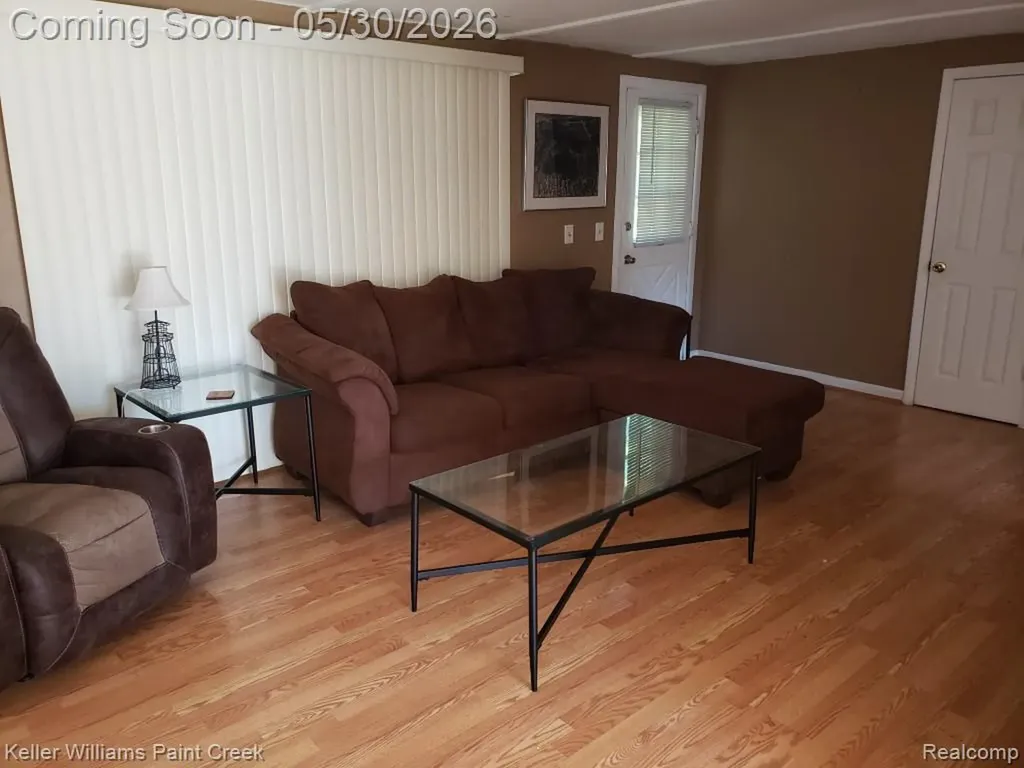 1867 Rustic Lane Keego Harbor City MI 48320