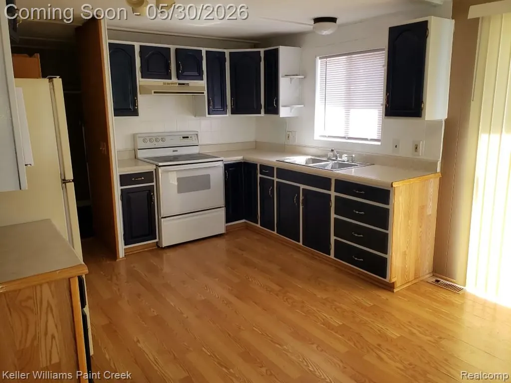 1867 Rustic Lane Keego Harbor City MI 48320