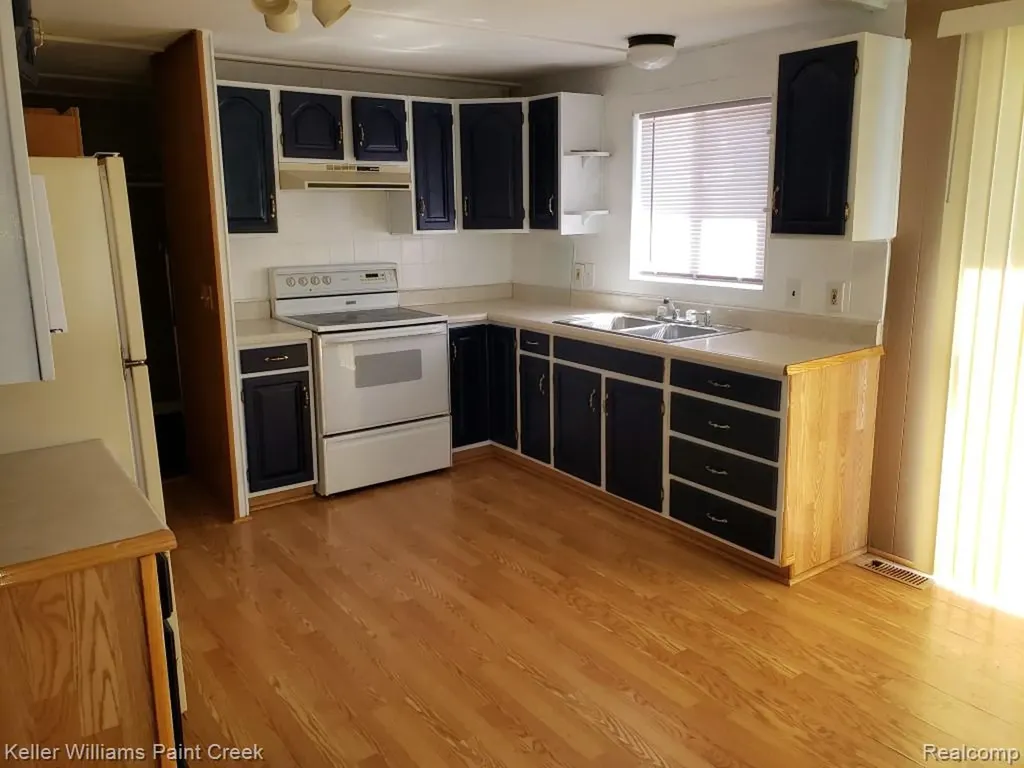 1867 Rustic Lane Keego Harbor City MI 48320