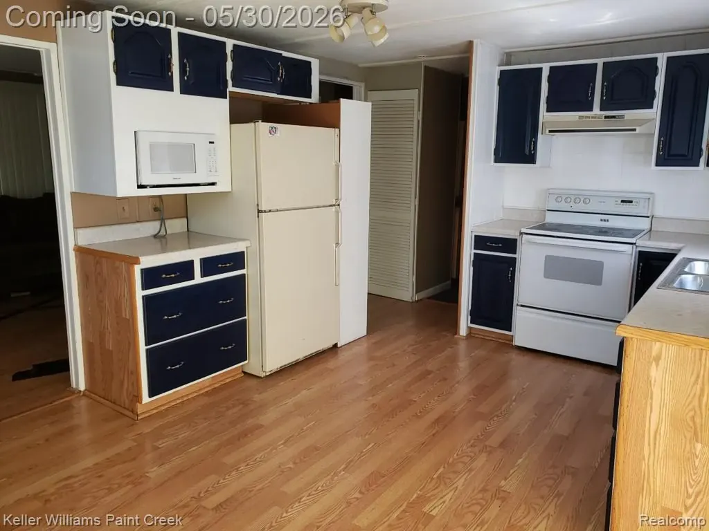 1867 Rustic Lane Keego Harbor City MI 48320