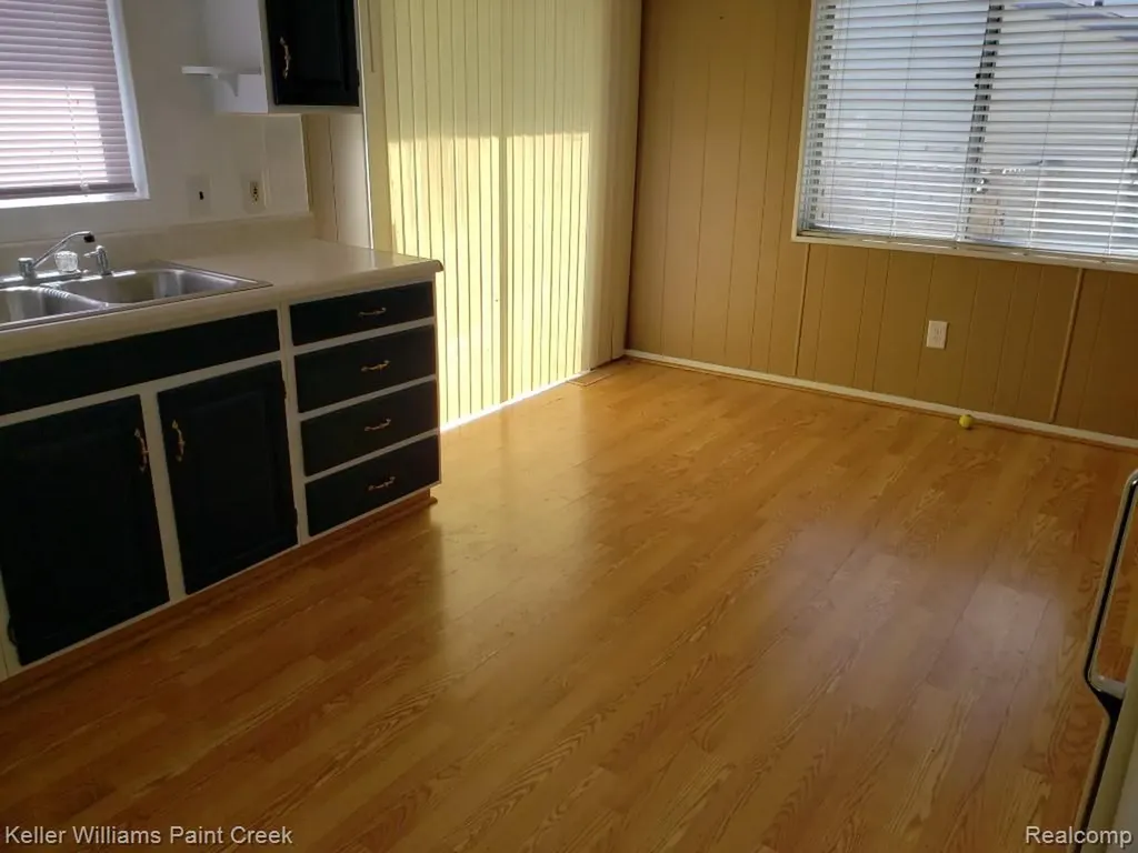 1867 Rustic Lane Keego Harbor City MI 48320