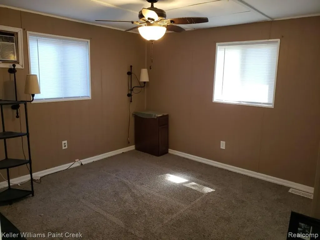 1867 Rustic Lane Keego Harbor City MI 48320