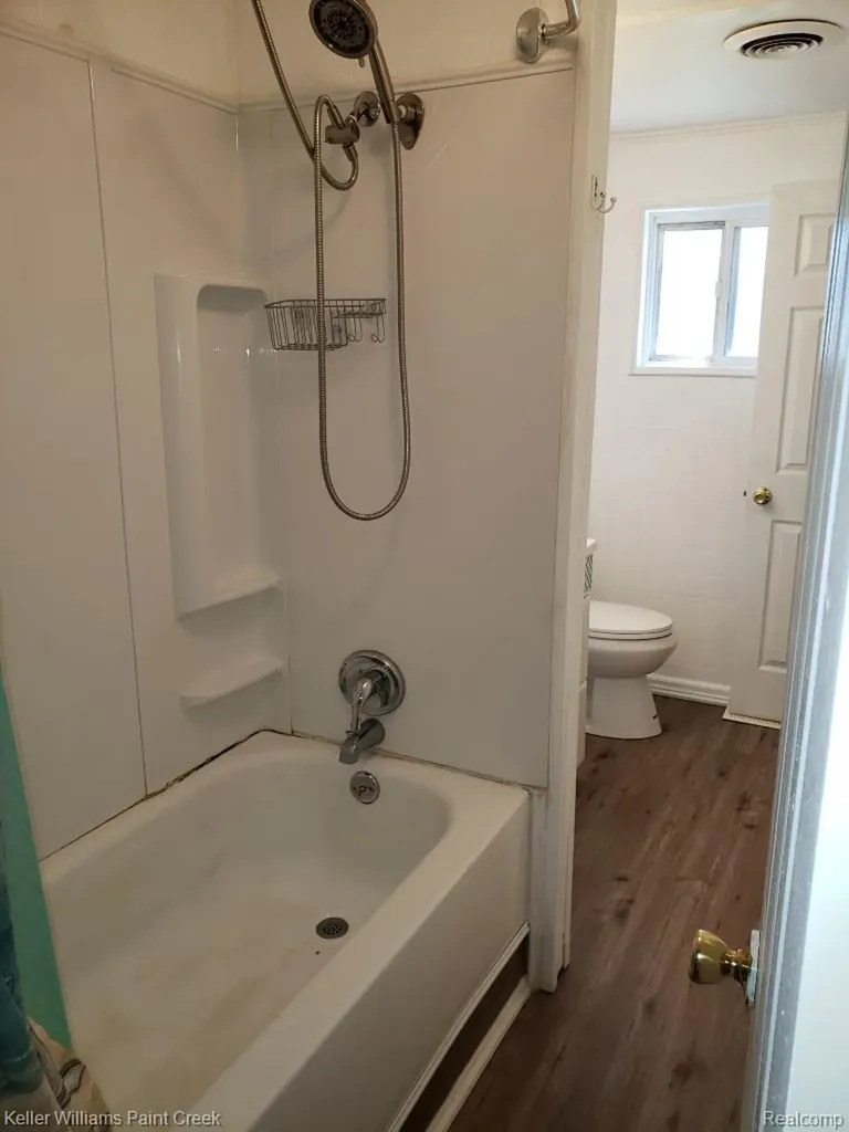 1867 Rustic Lane Keego Harbor City MI 48320