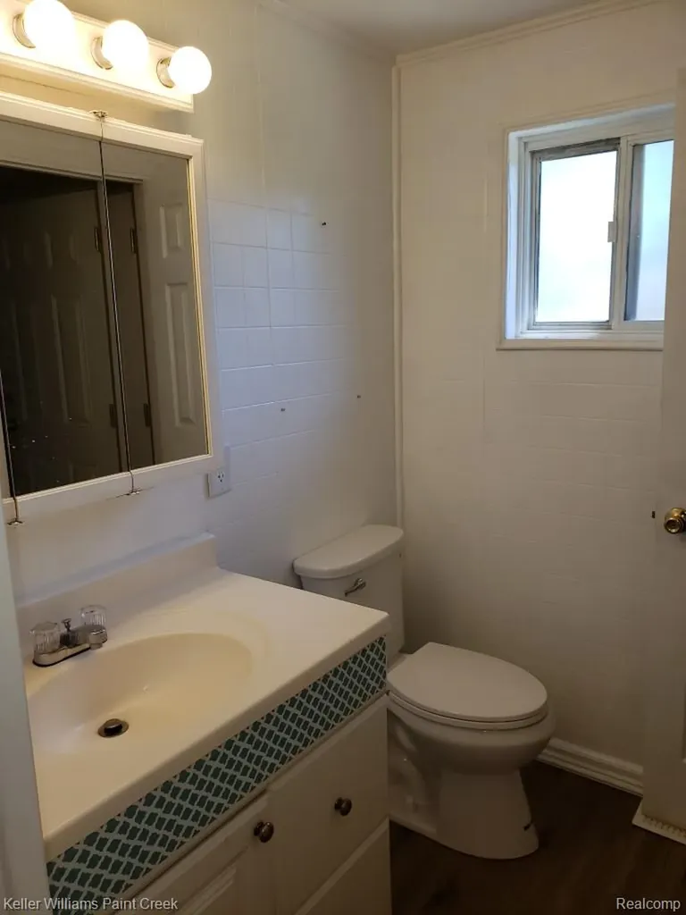 1867 Rustic Lane Keego Harbor City MI 48320
