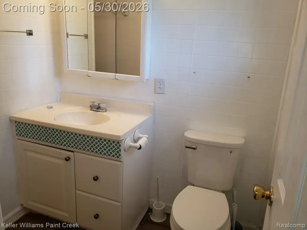 1867 Rustic Lane Keego Harbor City MI 48320