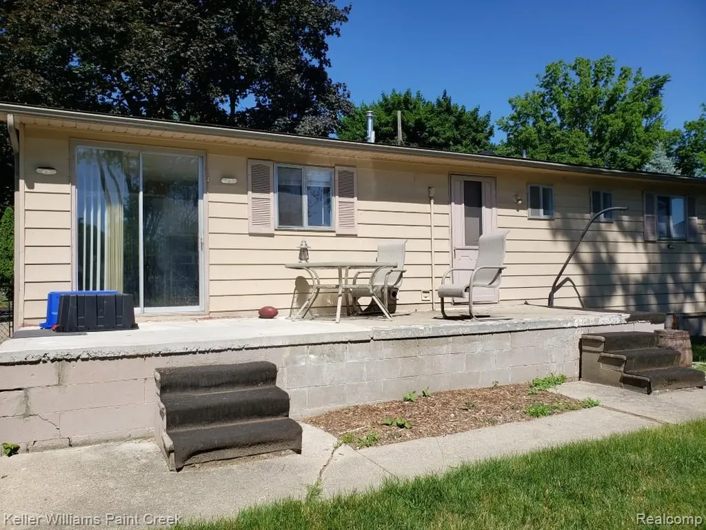 1867 Rustic Lane Keego Harbor City MI 48320