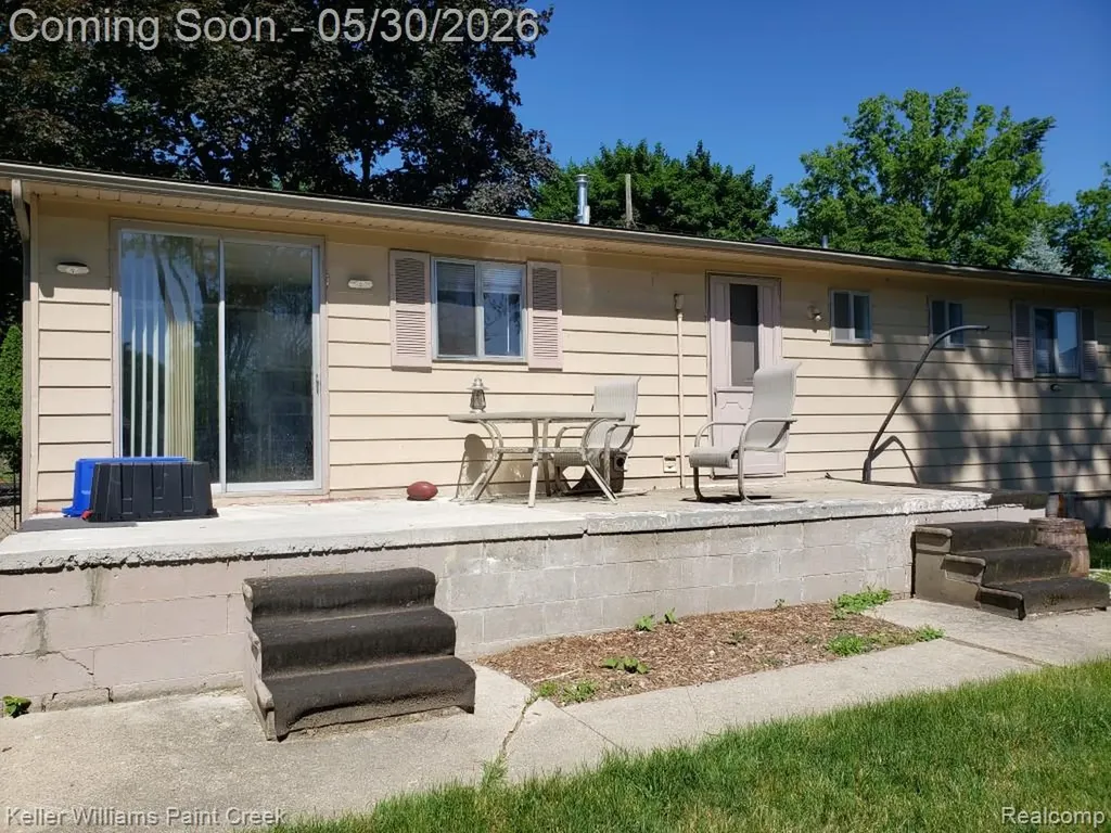 1867 Rustic Lane Keego Harbor City MI 48320