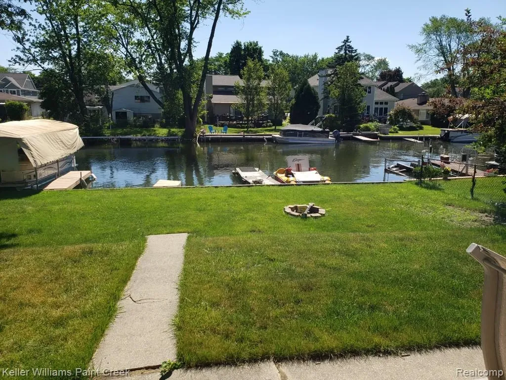 1867 Rustic Lane Keego Harbor City MI 48320