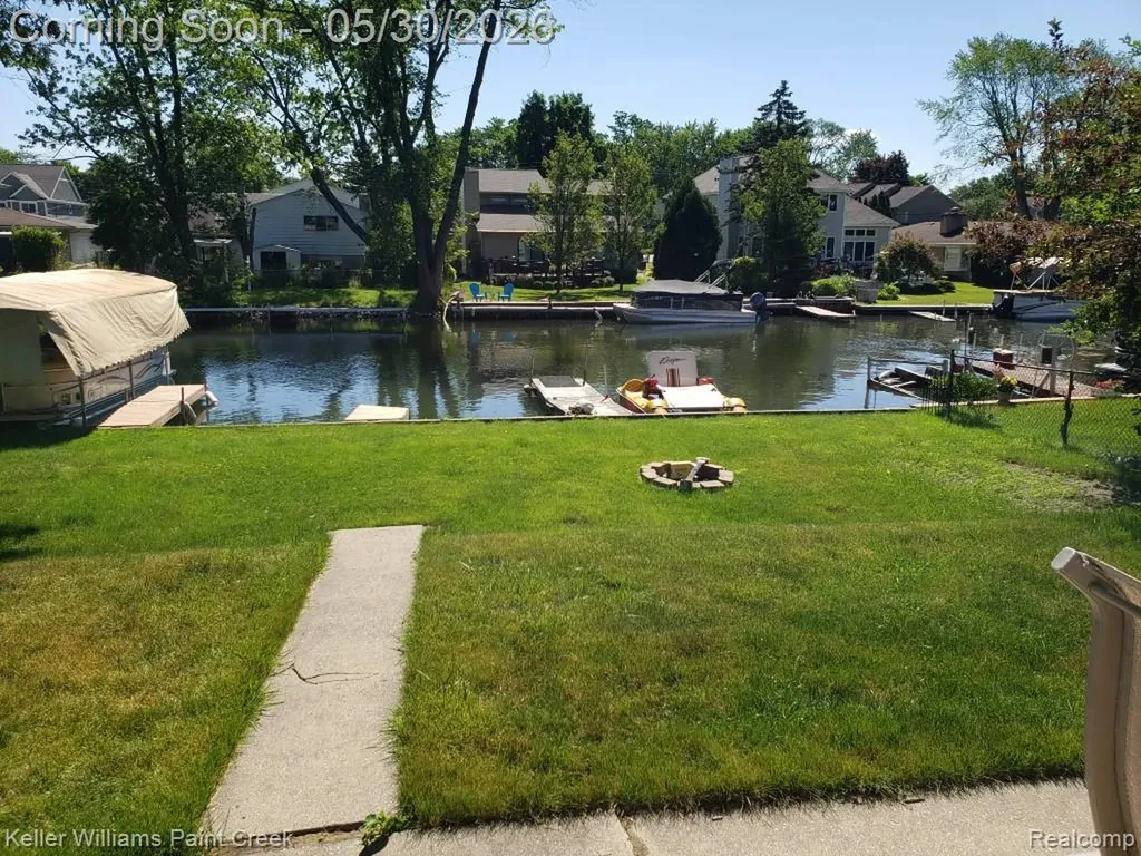 1867 Rustic Lane Keego Harbor City MI 48320