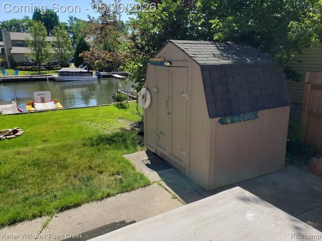 1867 Rustic Lane Keego Harbor City MI 48320
