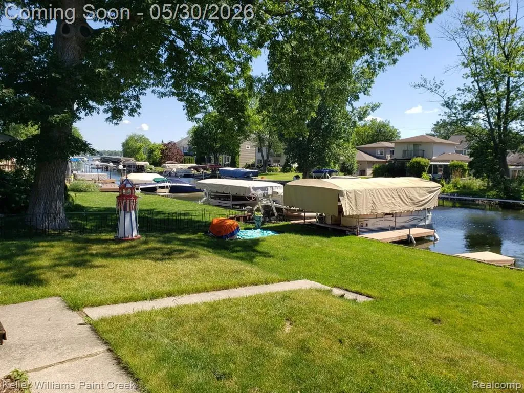 1867 Rustic Lane Keego Harbor City MI 48320