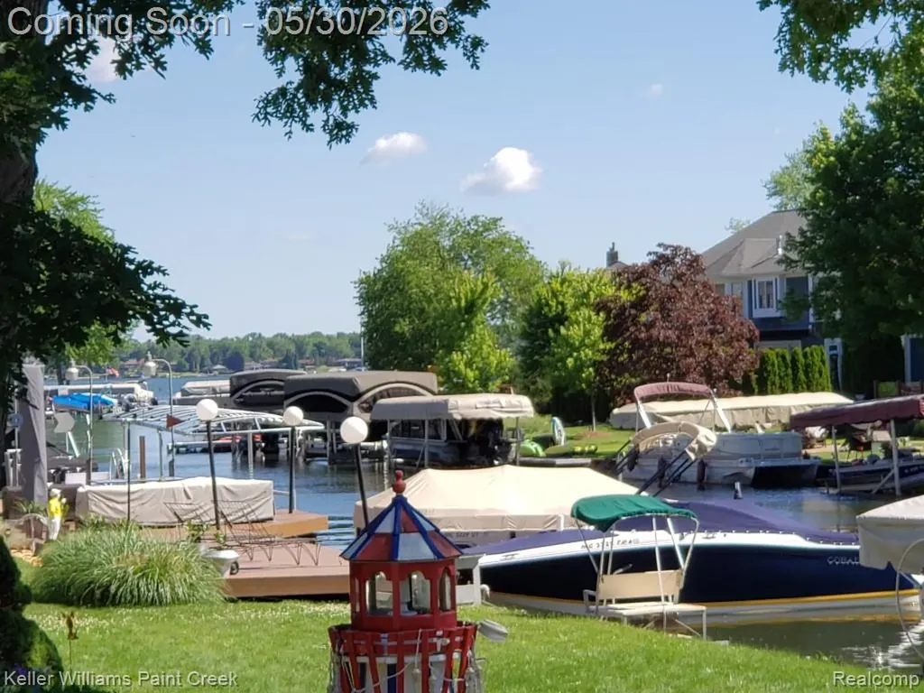 1867 Rustic Lane Keego Harbor City MI 48320