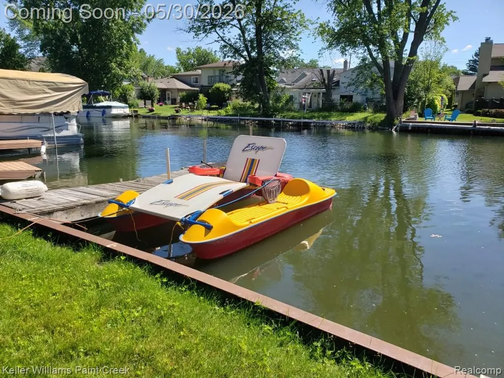 1867 Rustic Lane Keego Harbor City MI 48320