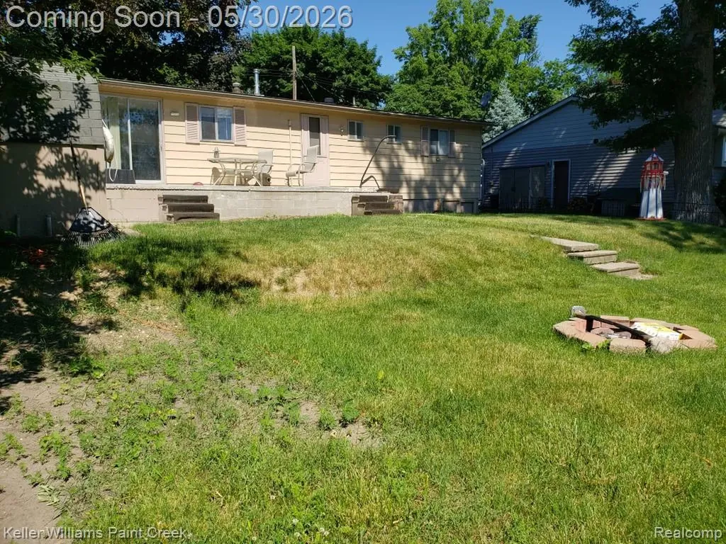 1867 Rustic Lane Keego Harbor City MI 48320