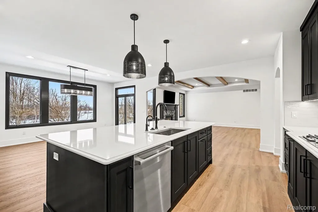 13268 Cousins Court Washington Township MI 48094