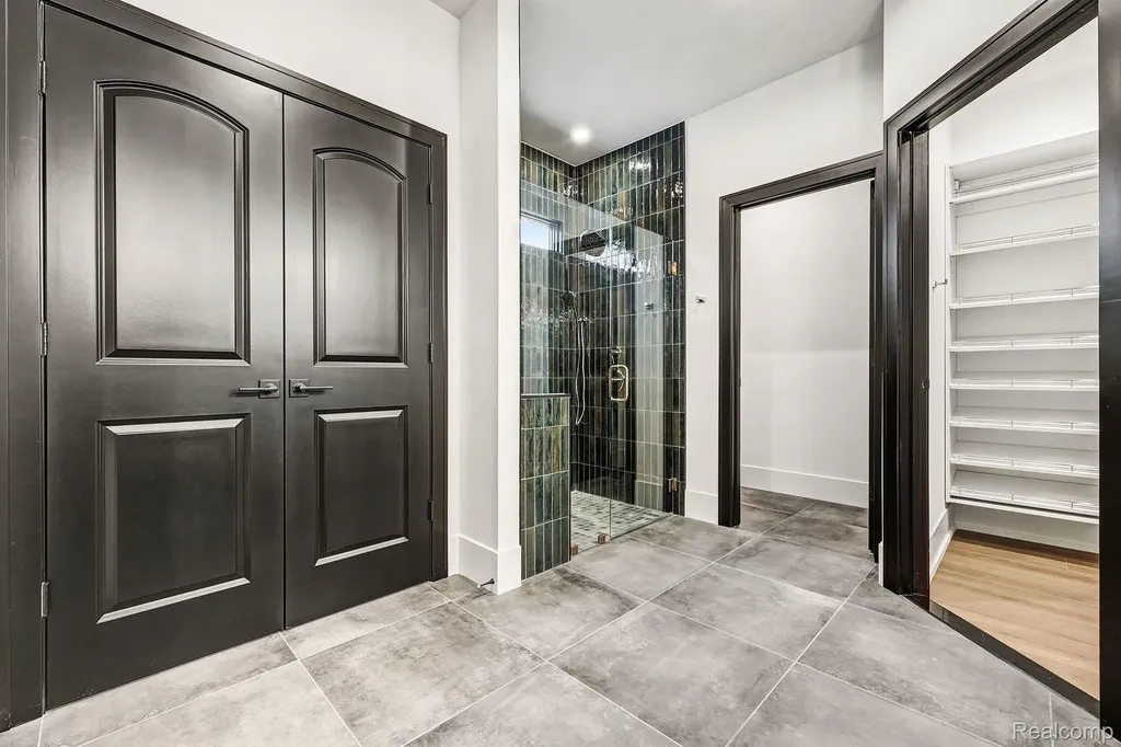 13268 Cousins Court Washington Township MI 48094