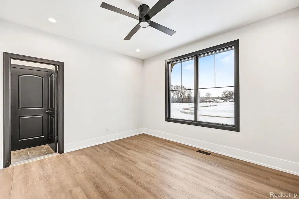 13268 Cousins Court Washington Township MI 48094